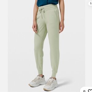 Lululemon Light Green Joggers- NWOT size 4